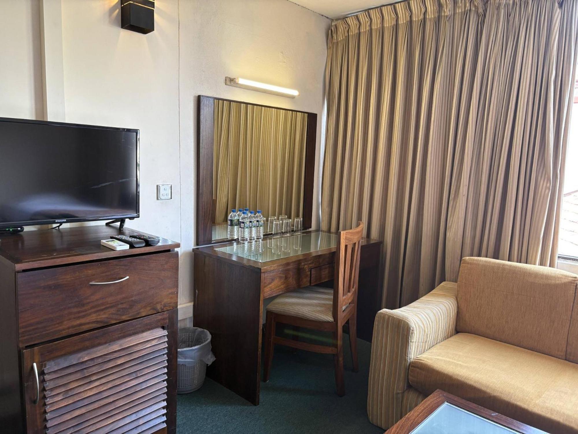 Hotel Janaki Κολόμπο Εξωτερικό φωτογραφία