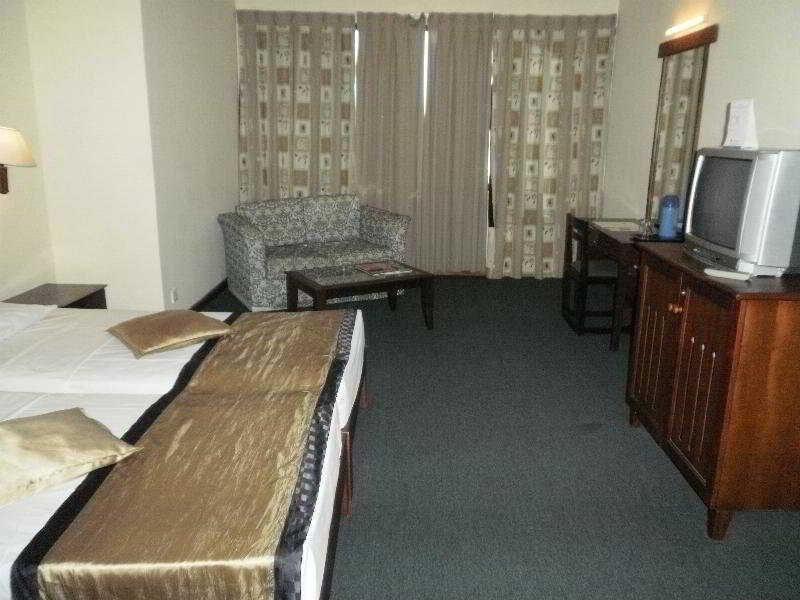 Hotel Janaki Κολόμπο Εξωτερικό φωτογραφία