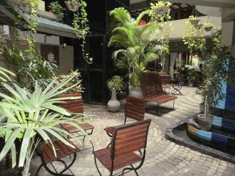 Hotel Janaki Κολόμπο Εξωτερικό φωτογραφία