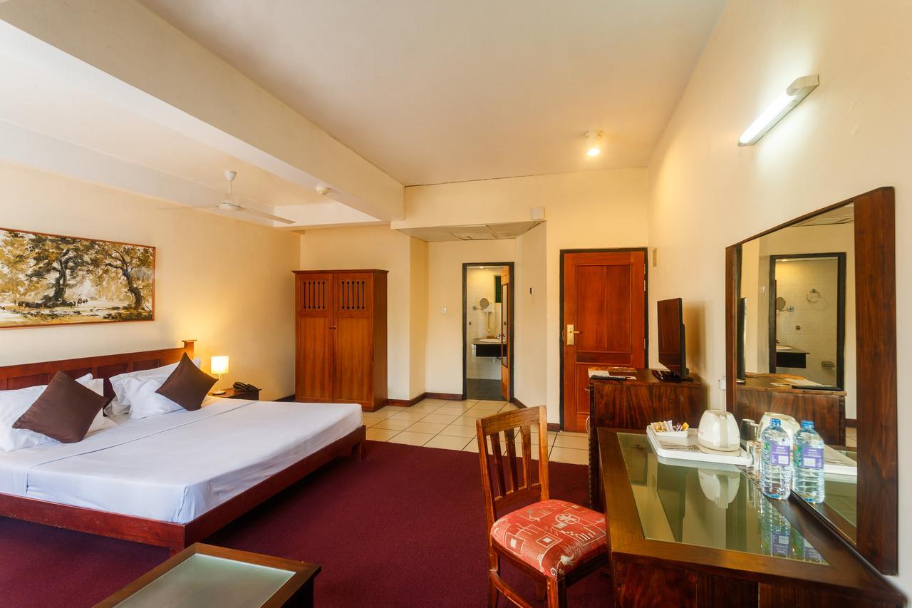 Hotel Janaki Κολόμπο Δωμάτιο φωτογραφία