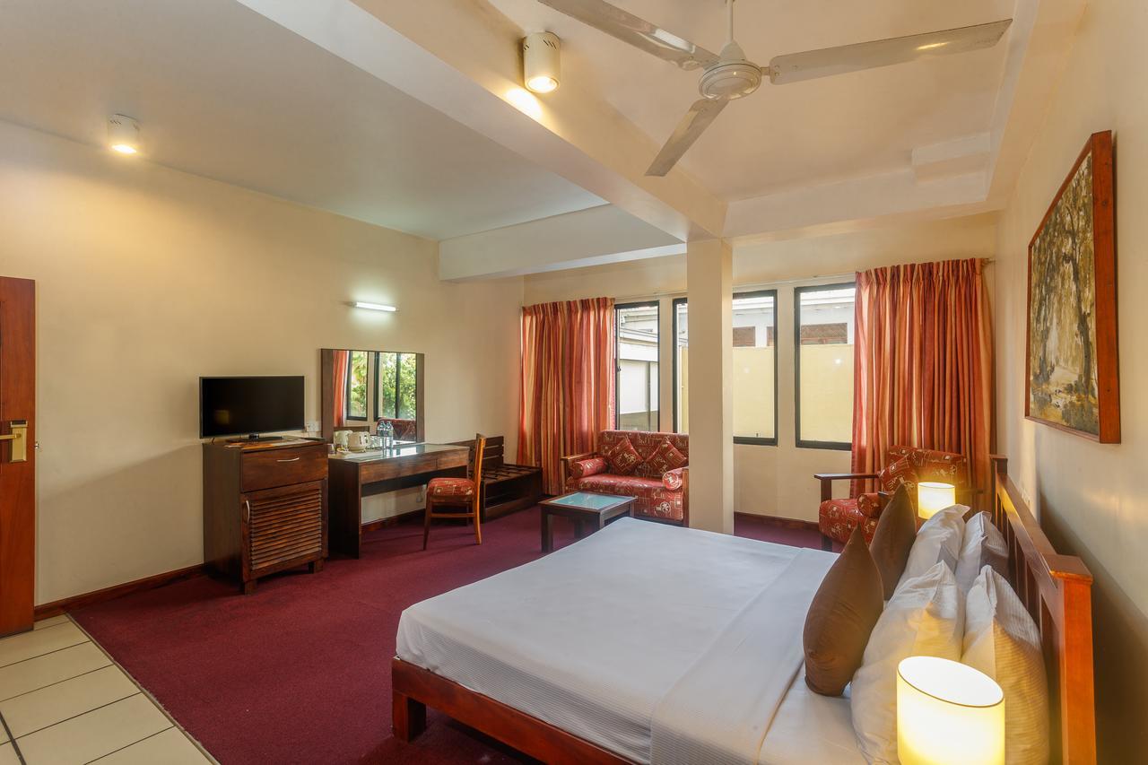 Hotel Janaki Κολόμπο Εξωτερικό φωτογραφία