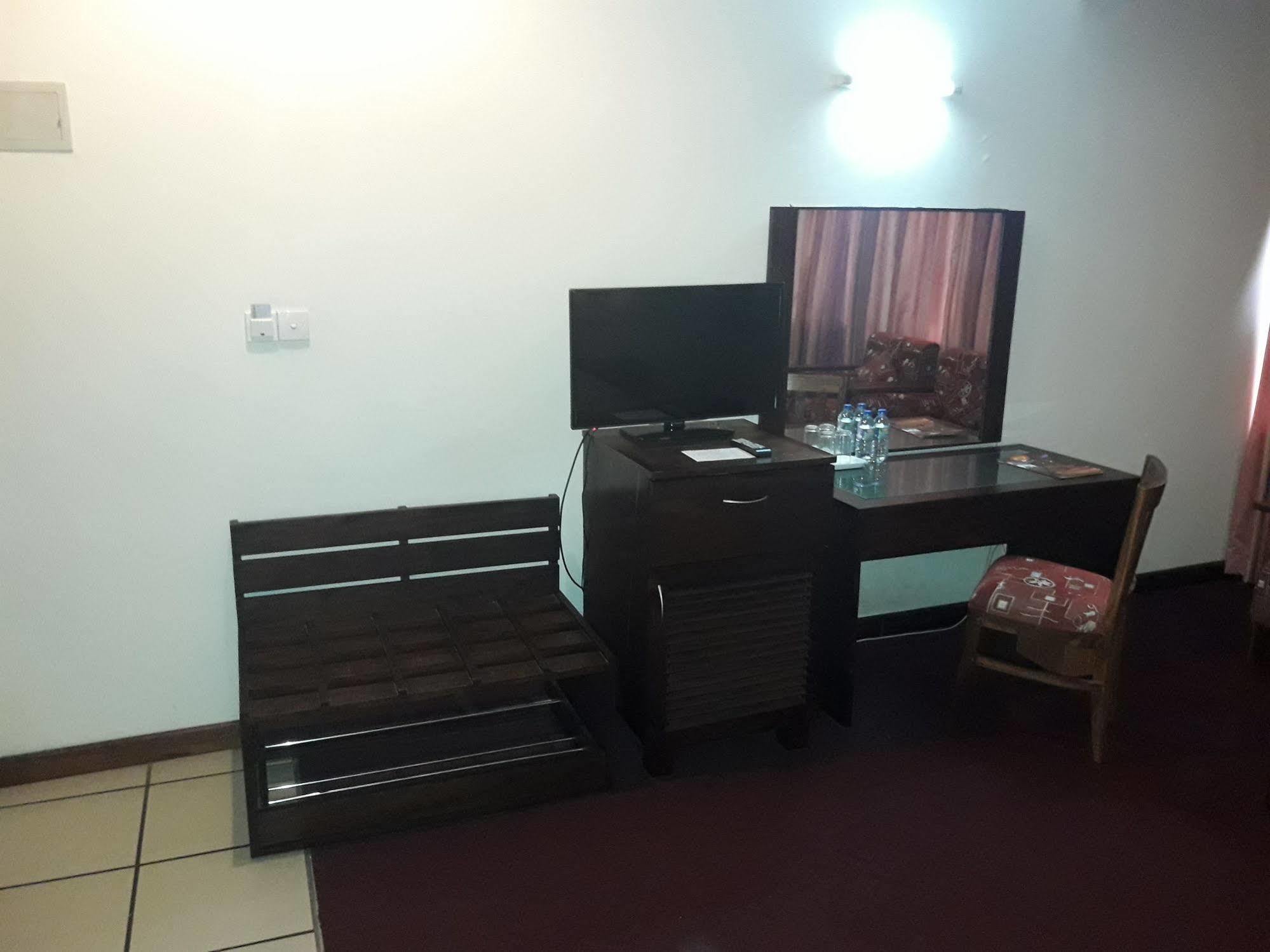 Hotel Janaki Κολόμπο Εξωτερικό φωτογραφία