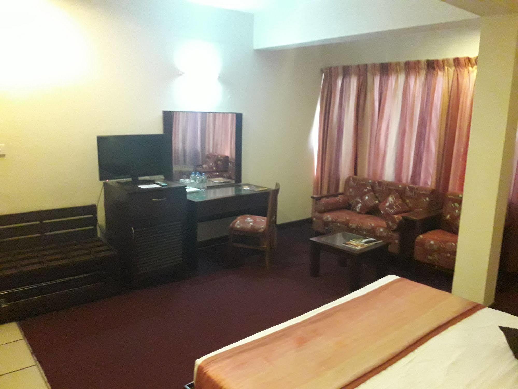 Hotel Janaki Κολόμπο Εξωτερικό φωτογραφία
