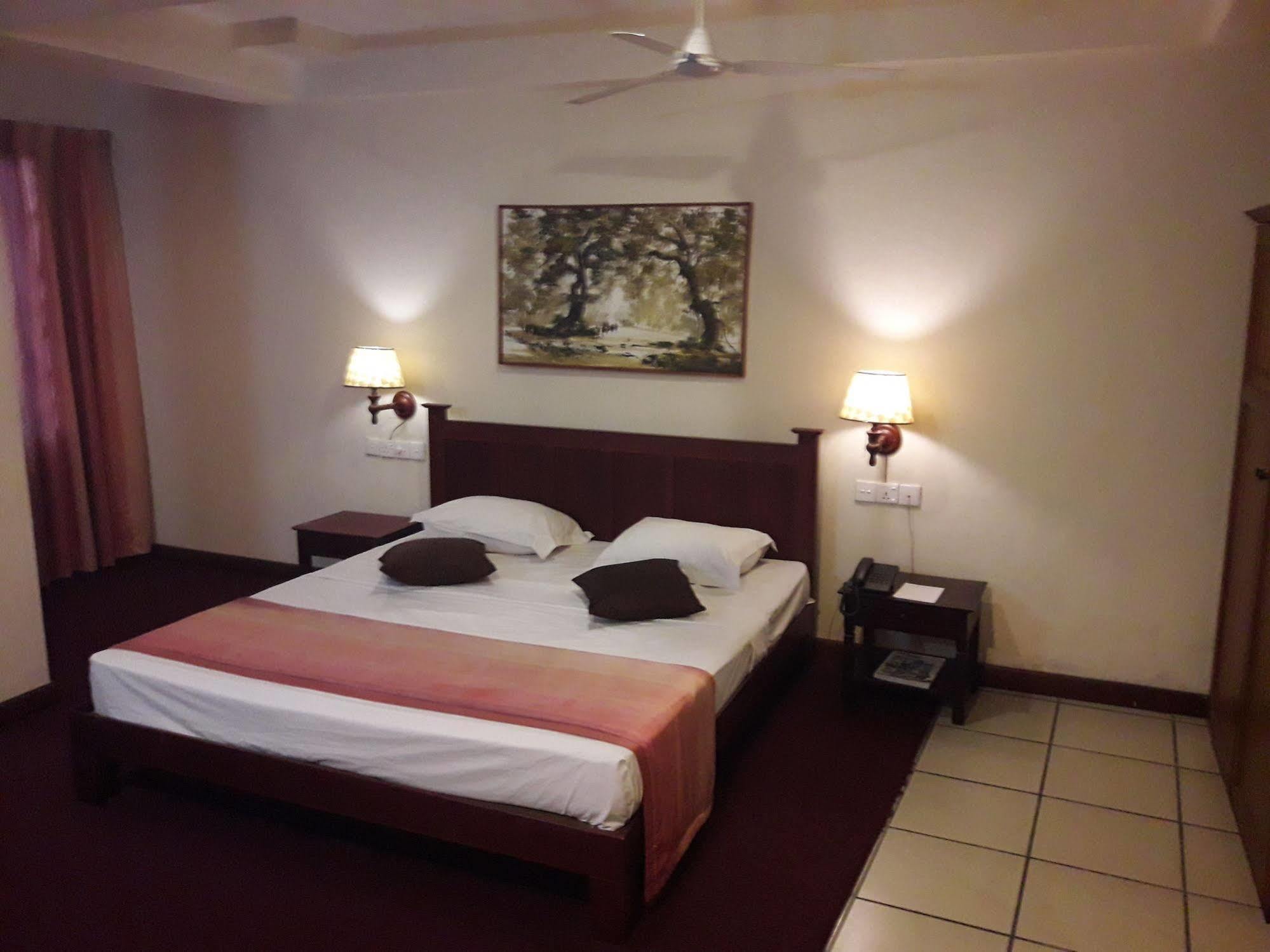 Hotel Janaki Κολόμπο Εξωτερικό φωτογραφία